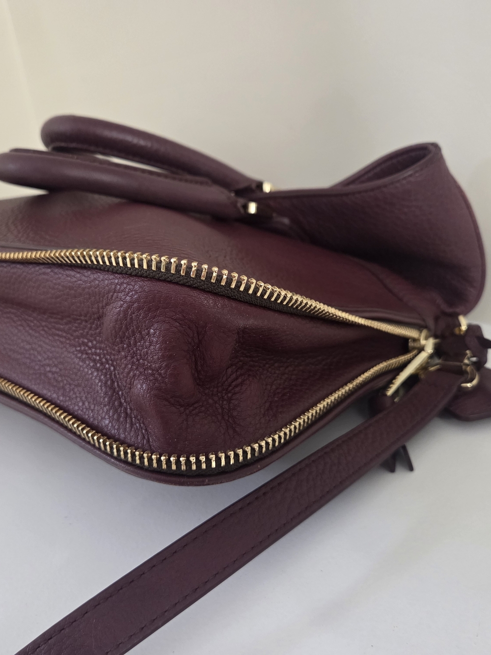 Tory Burch Pebbled Leather Robinson Foldover Messenger Crossbody In Burgundy - Picture 7 of 11